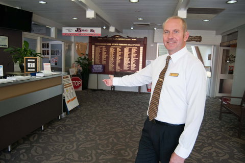 Narrandera Ex-Servicemen's Club - Queensland Tourism 1