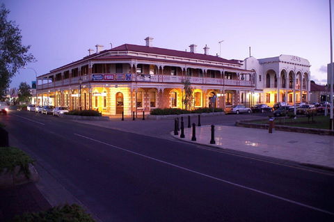 Jens Town Hall Hotel - Queensland Tourism 0
