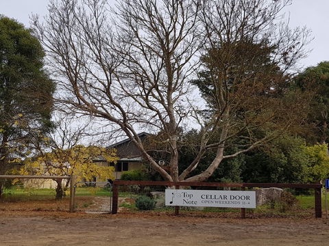 Top Note Vineyard - Queensland Tourism 0