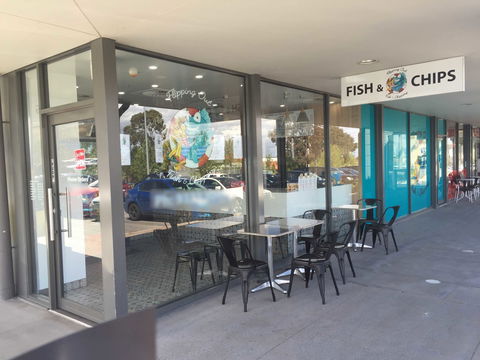Flipping Out Fish And Chippery - Queensland Tourism 0