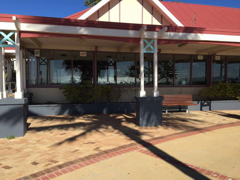 Pizza Hut - Coolangatta - Queensland Tourism 0