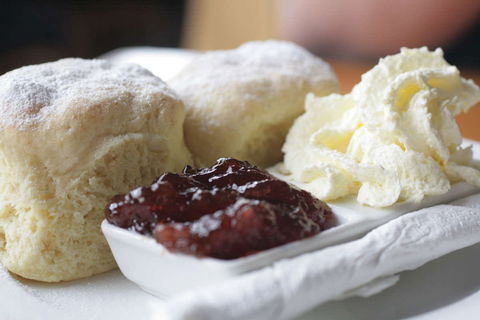 Cafe Red - Queensland Tourism 0