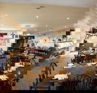 Palm Beach Hotel - Queensland Tourism