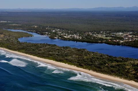 Stuarts Point Tavern / Yarrahinni Hotel - Queensland Tourism 0