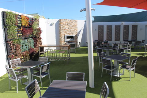 Bill's Bar - Ningaloo Coral Bay - QLD Tourism 0