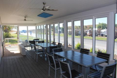 Bill's Bar - Ningaloo Coral Bay - QLD Tourism 1