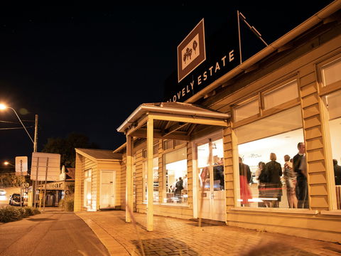 Clovely Estate City Cellar Door - Queensland Tourism 0
