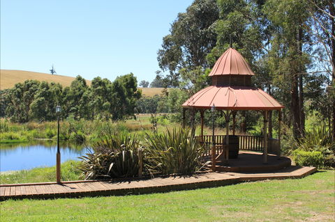 Djinta Djinta Winery - Queensland Tourism 1