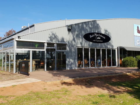 Boo's Place Lakeside - Queensland Tourism 1
