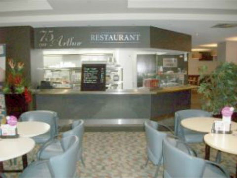 75 On Arthur At The Wellington Soldiers Memorial Club - QLD Tourism 2