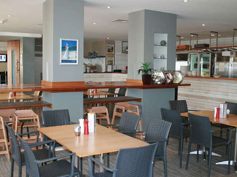 Sandyfoot Café And Bar - Queensland Tourism 0