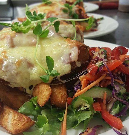 Crescent Hotel - QLD Tourism 0