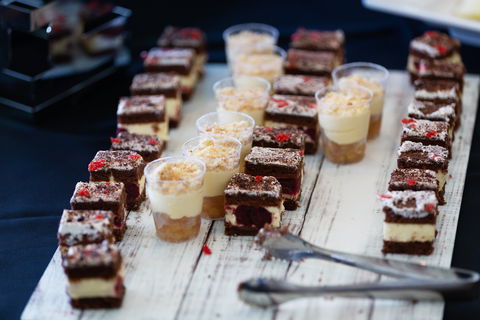 Gallery Restaurant - Seafood Buffet - Queensland Tourism 0
