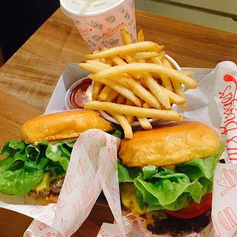 Betty's Burgers And Concrete Co - Surfers Paradise - Queensland Tourism 0