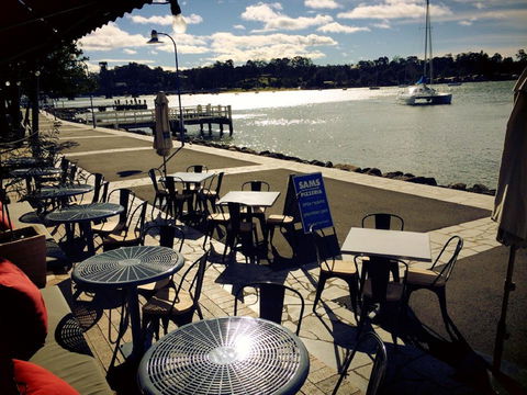 Sam's Pizzeria On The Waterfront - QLD Tourism 0