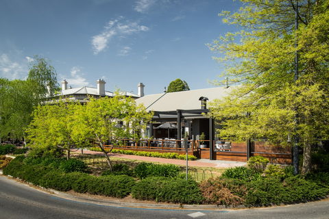 The Stirling Hotel - QLD Tourism 0