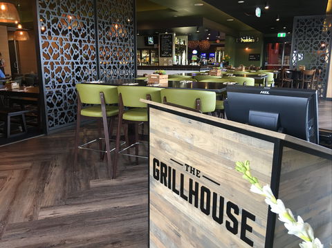 The Racehorse Hotel - Queensland Tourism 0
