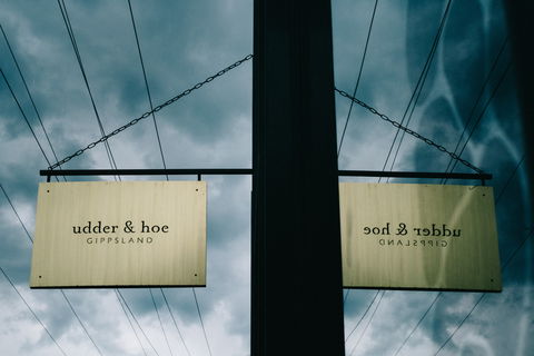 Udder & Hoe - Queensland Tourism 0
