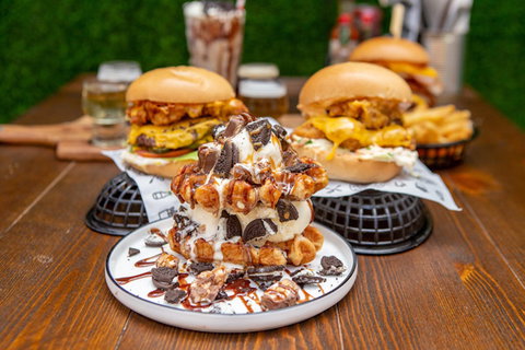 Day Kitty - Queensland Tourism 0