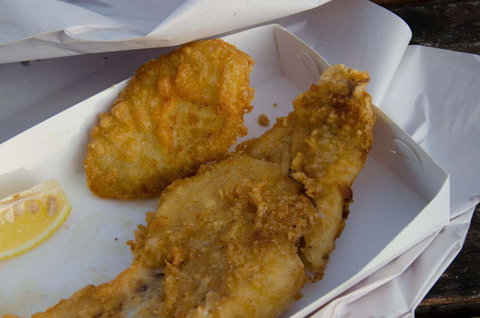 DJ's Fish 'N' Chips - Queensland Tourism 0