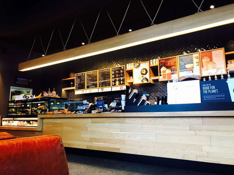Starbucks - Ashmore - Queensland Tourism 0