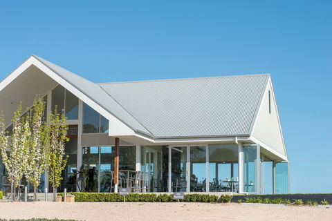 Artwine Cellar Door - QLD Tourism 1