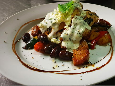 The Hunter Artisan Gallery And Cafe - Queensland Tourism 2