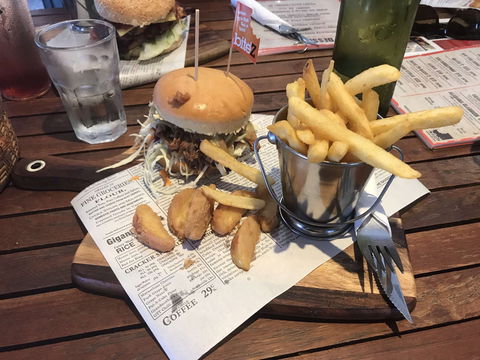 Bite'Z – Burgers Bar Grill! - Queensland Tourism 0