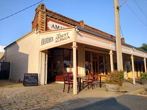 Amandhi's - Queensland Tourism 0