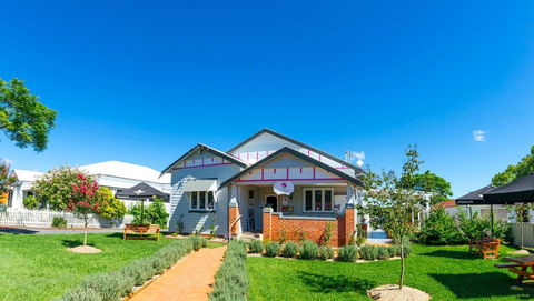 The Crepe Myrtle Tea And Coffee Rooms - Queensland Tourism 0