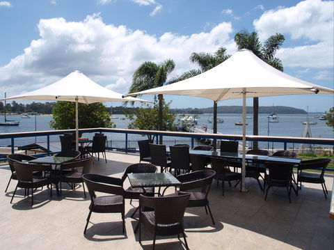 Mariners On The Waterfront Bistro - QLD Tourism 0