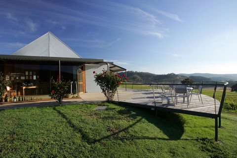 Dalwhinnie Wines - QLD Tourism 1