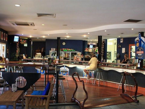 Humpty Doo Tavern - QLD Tourism 1
