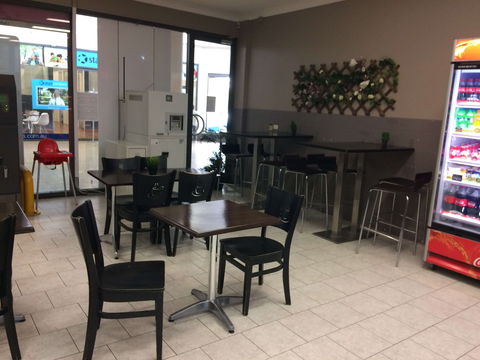 Icon Takeaway & Cafe - QLD Tourism 0