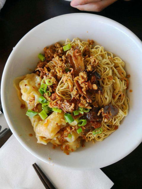 Two Hand Noodle Shop - Queensland Tourism 0