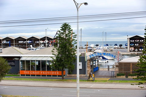 The Great Provider - Queensland Tourism 0