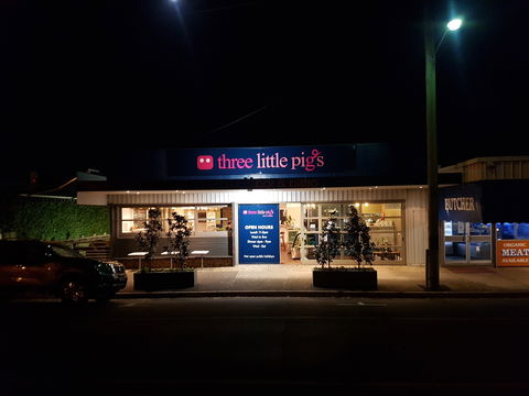 Three Little Pigs - Bar And Bistro - Queensland Tourism 0