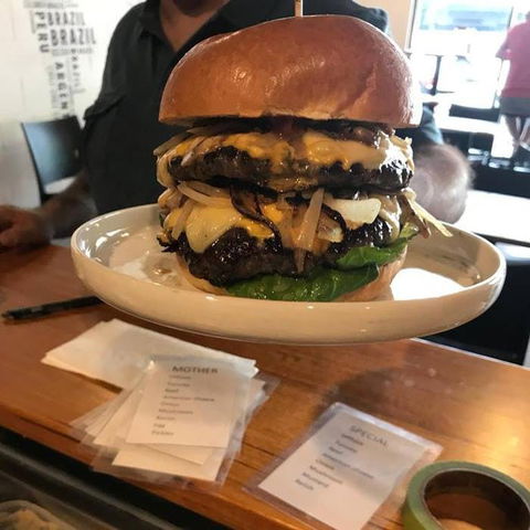 Fokker Burger - Queensland Tourism 0