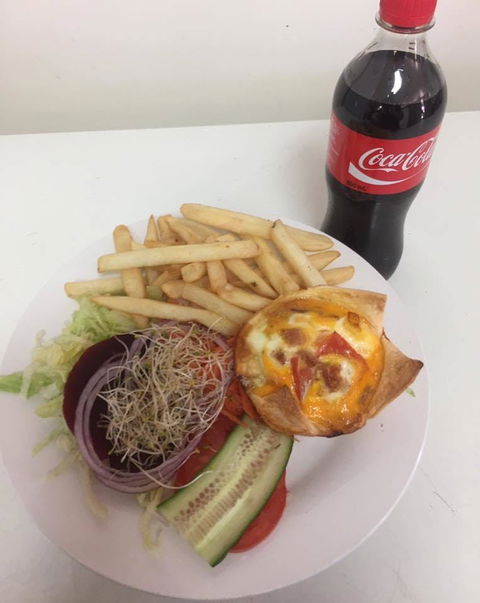 Mad Dog's Cafe - QLD Tourism 0