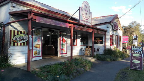 Mogo Fudge And Ice Cream /  Courtyard Cafe / Lots Of Lollies Mogo - Queensland Tourism 0
