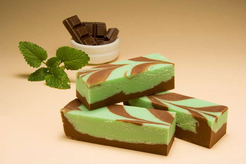 Mogo Fudge And Ice Cream /  Courtyard Cafe / Lots Of Lollies Mogo - Queensland Tourism 1