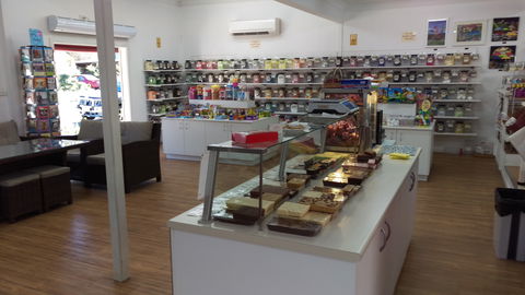 Mogo Fudge And Ice Cream /  Courtyard Cafe / Lots Of Lollies Mogo - Queensland Tourism 2