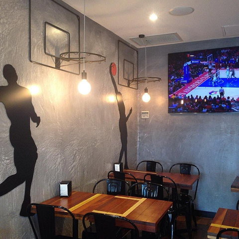 Dribbles Burgers - Queensland Tourism 0