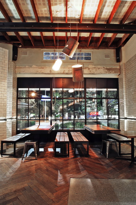 Public Bar - QLD Tourism 1