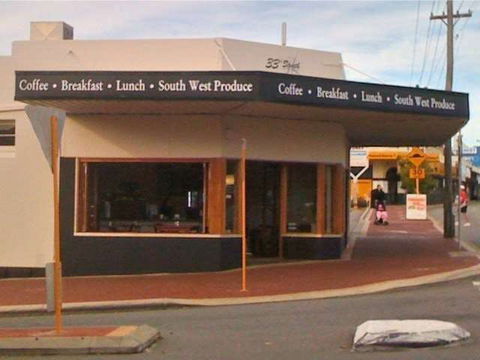 33 Degrees South - Queensland Tourism 0