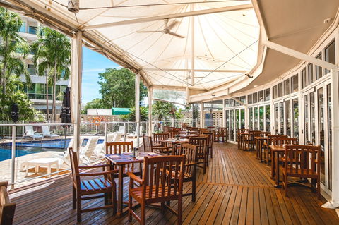 Poolside Restaurant And Bar - Queensland Tourism 0