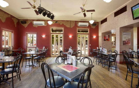 Royal Hotel - QLD Tourism 0