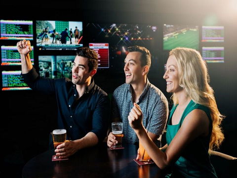 Steelers Leagues Club - Queensland Tourism 1
