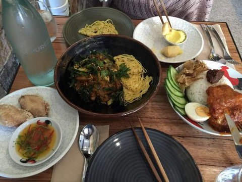 Lucky Suzie - Queensland Tourism 0