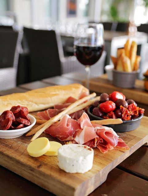 Tradewinds Bar & Bistro - Queensland Tourism 2